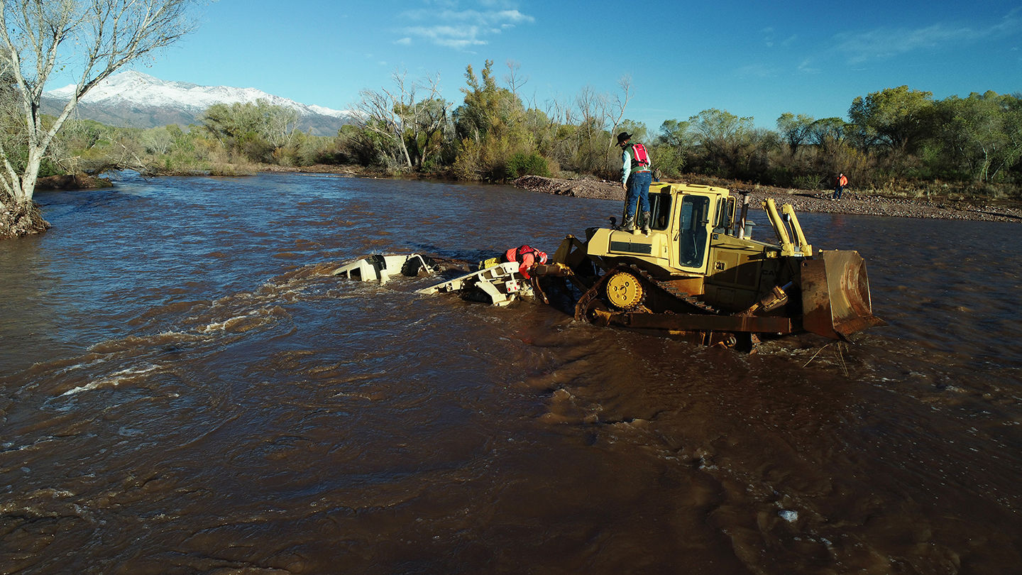 Retrieving vehicle
